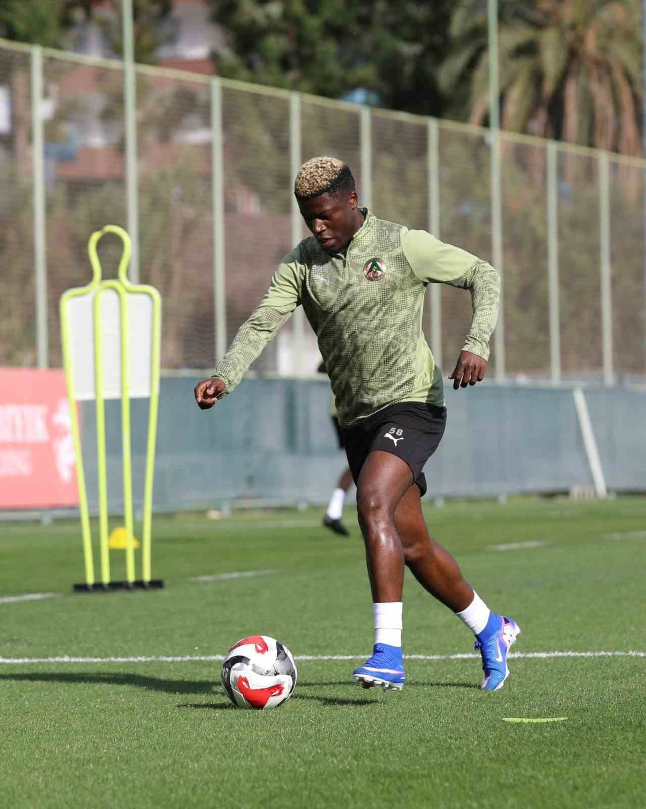 Corendon Alanyaspor, Gaziantep FK maçı hazırlıklarını sürdürdü
