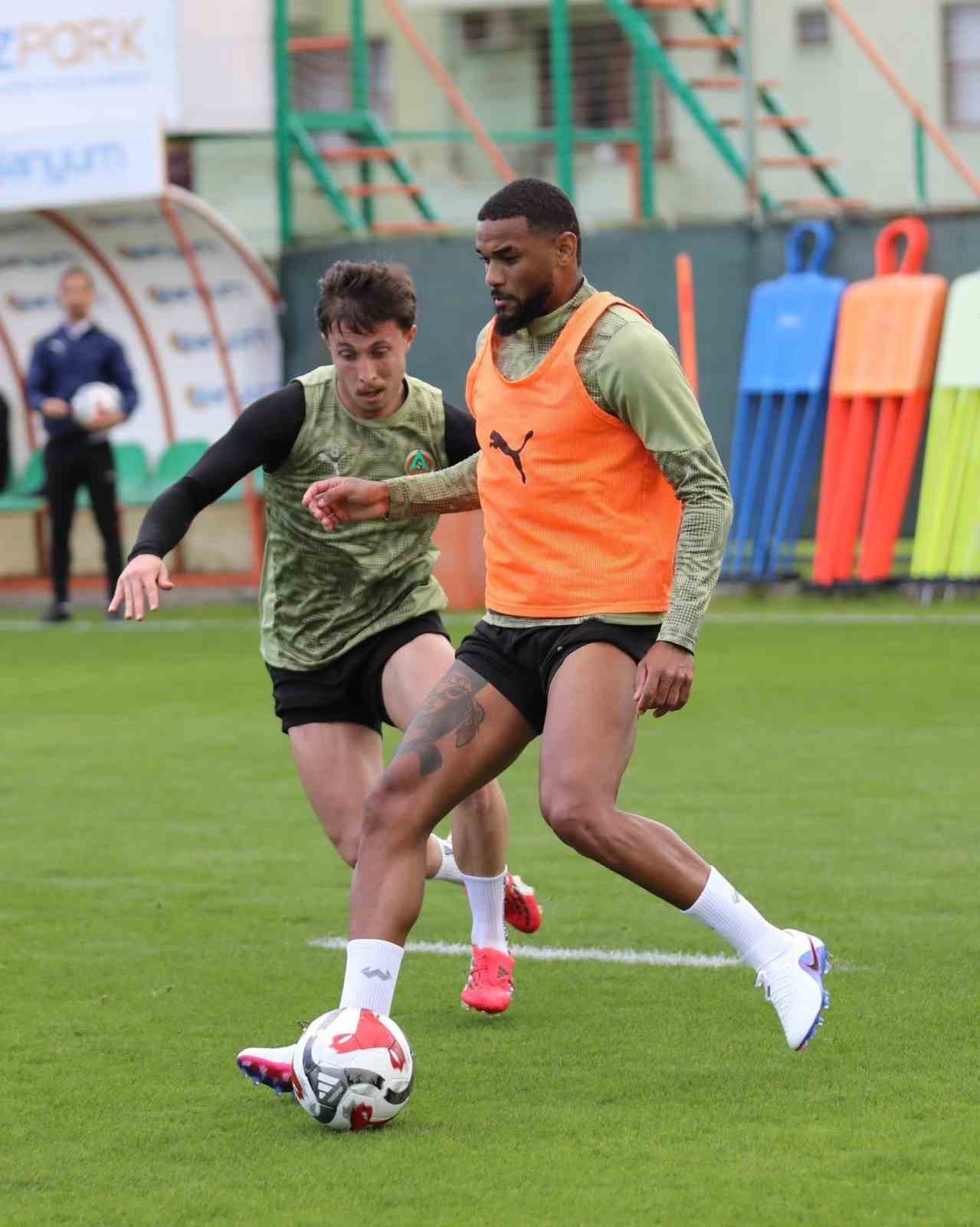 Corendon Alanyaspor, Gaziantep FK maçı hazırlıklarını sürdürdü
