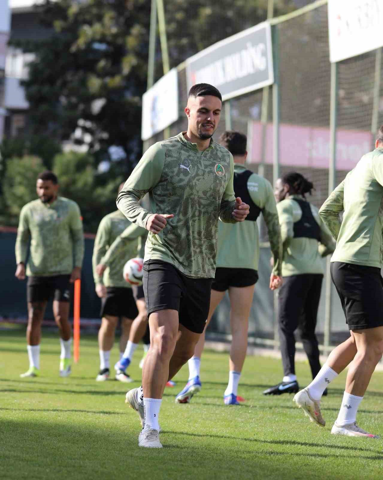 Corendon Alanyaspor, Göztepe maçı hazırlıkları sürdürdü
