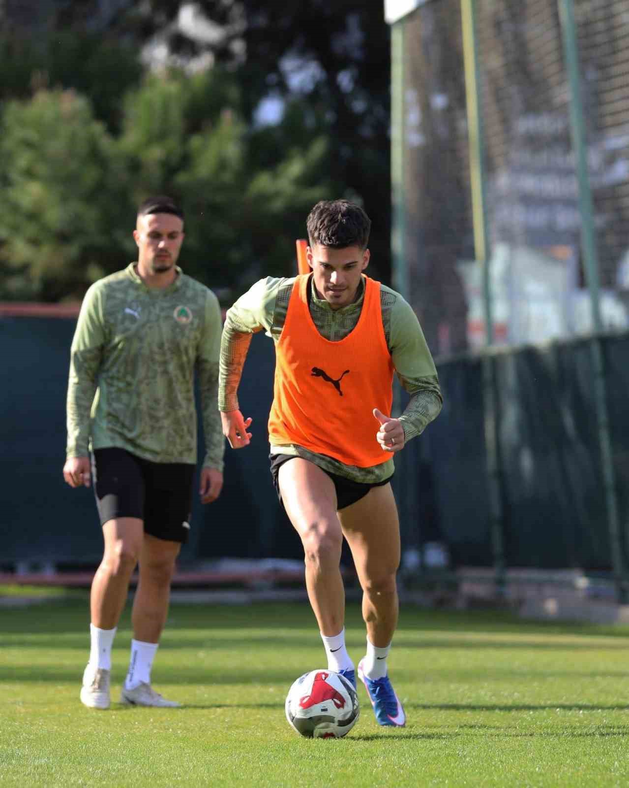 Corendon Alanyaspor, Göztepe maçı hazırlıkları sürdürdü
