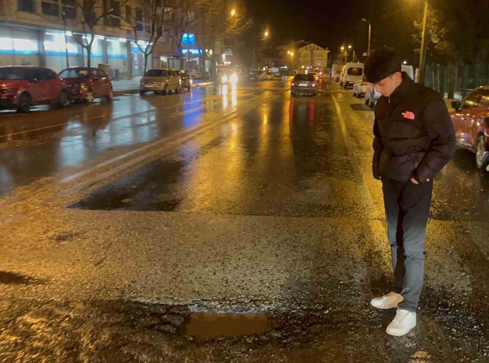 Çorlu’da çukura dalan motosikletli yaralandı
