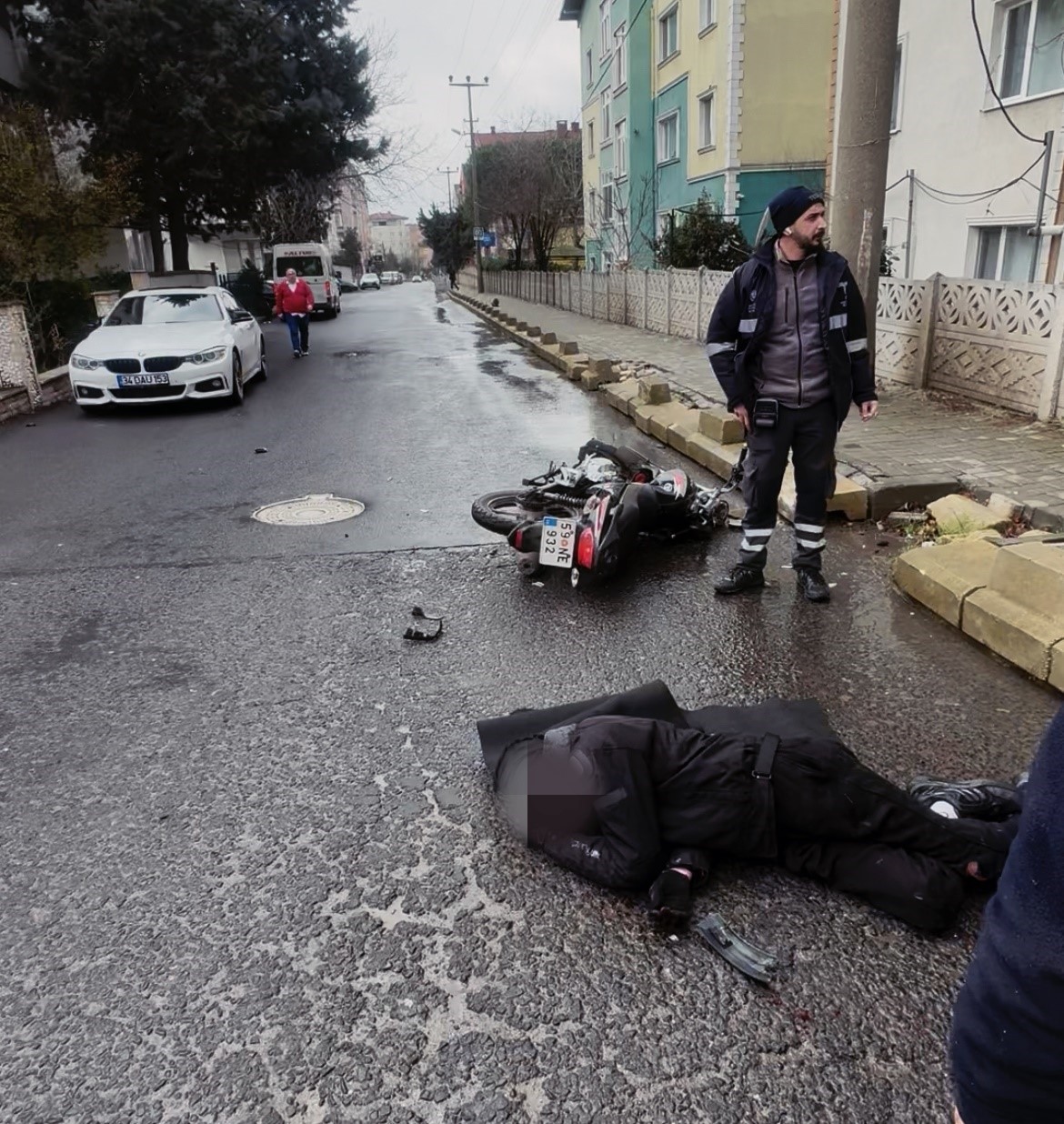 Çorlu’da kamyonetle motosikletin çarpıştığı kaza kamerada

