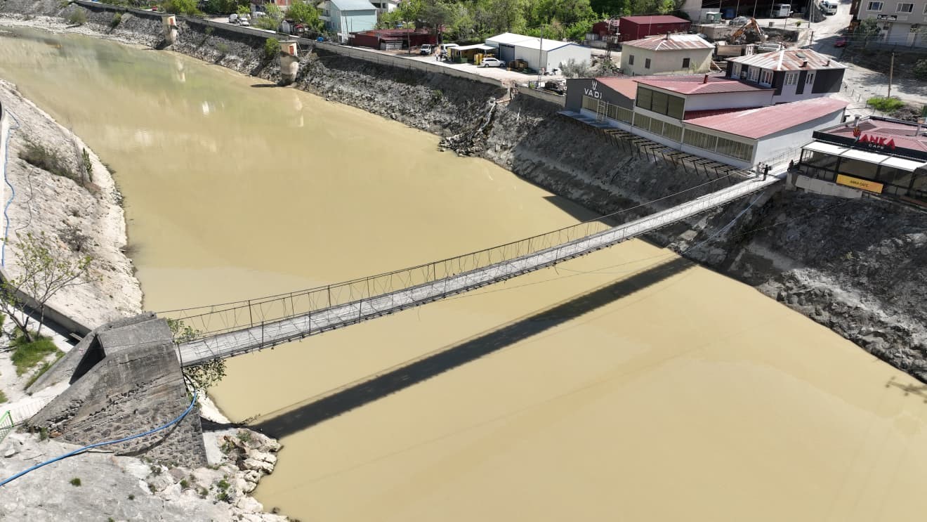 Çoruh Nehri üzerindeki asma köprüler tarihe meydan okuyor
