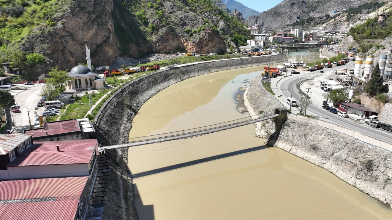 Çoruh Nehri üzerindeki asma köprüler tarihe meydan okuyor
