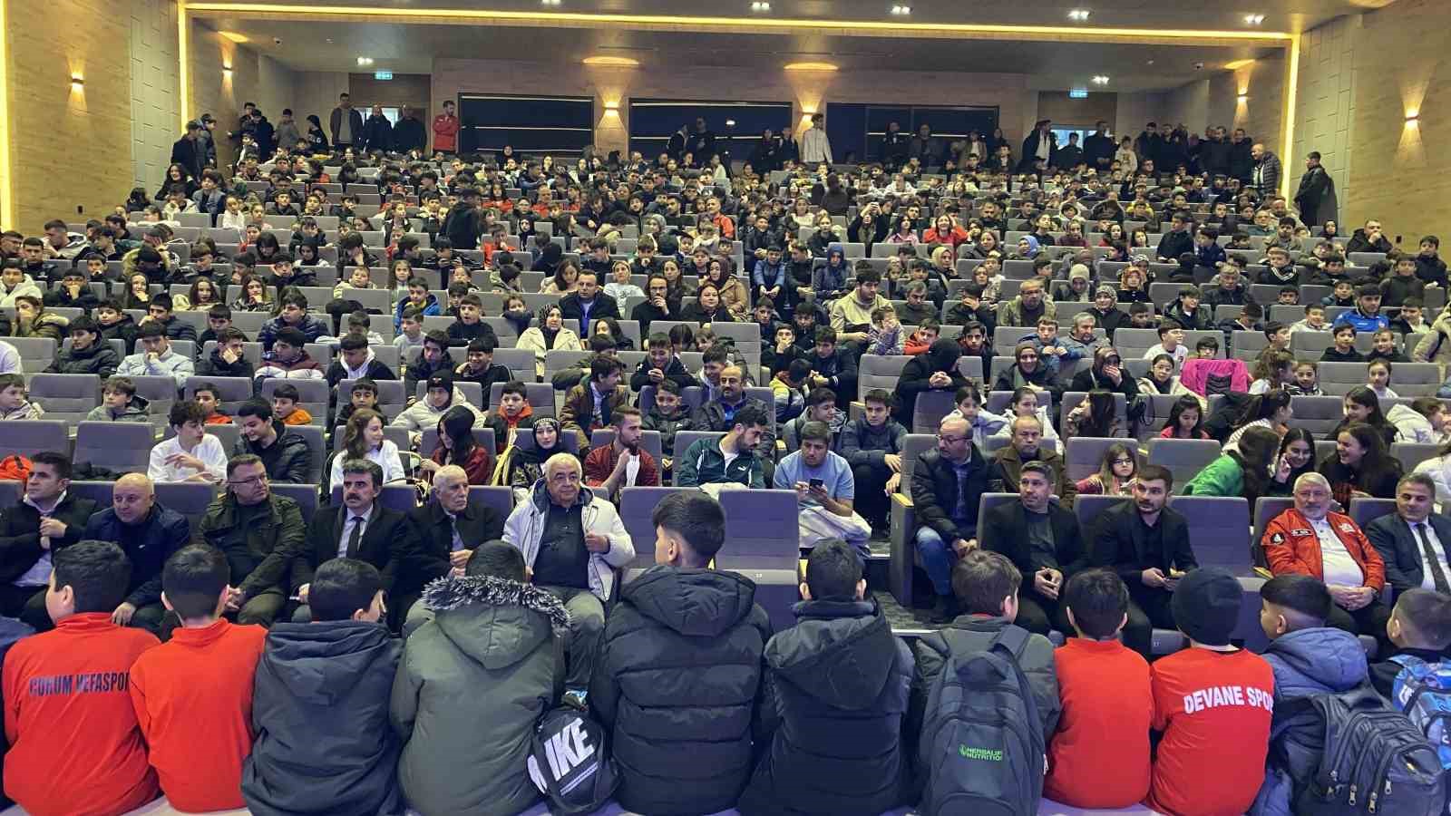 Çorum Belediyesi’nden amatör spor kulüplerine 3 milyon liralık nakdi yardım
