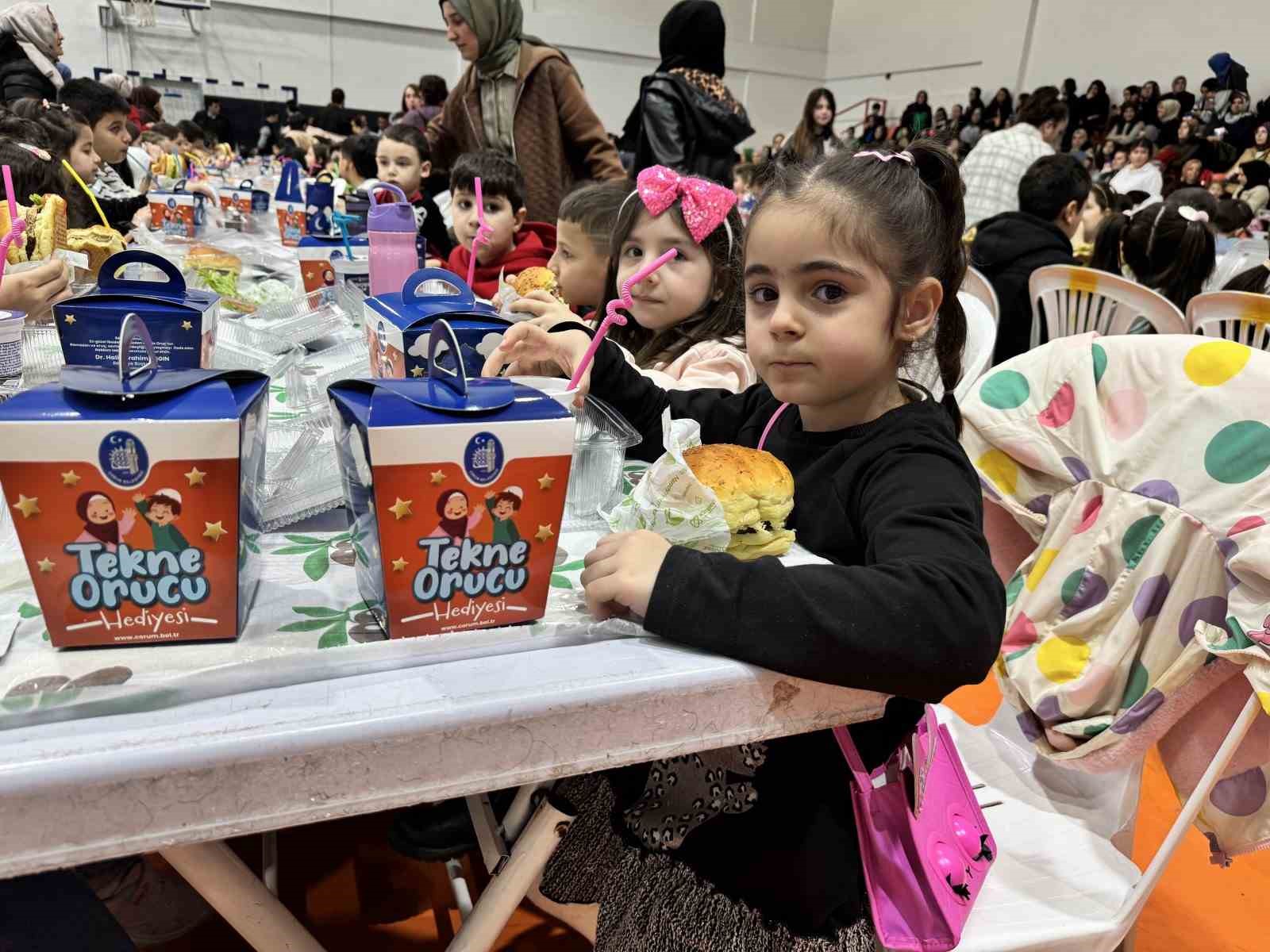 Çorum Belediyesi’nden çocuklara "tekne orucu" iftarı
