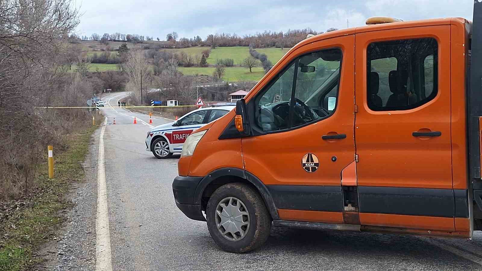 Çorum’da ayağı yıkılan köprü ulaşıma kapatıldı
