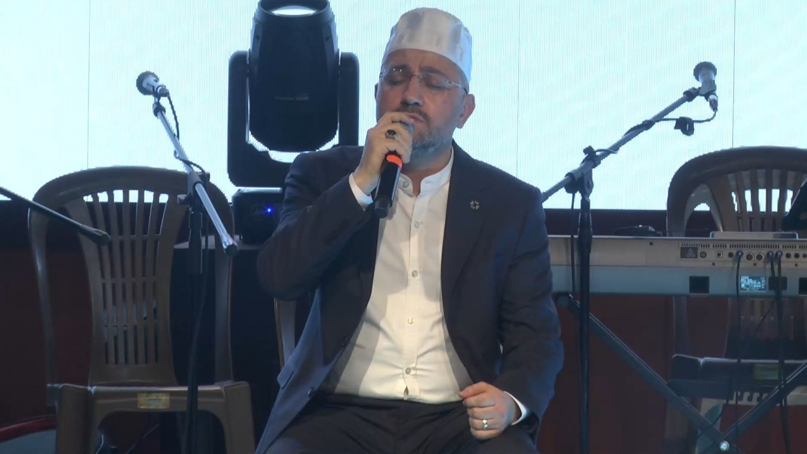 Çorum’da binlerce kişi ilahi ve ezgilerle golu gecede bir araya geldi
