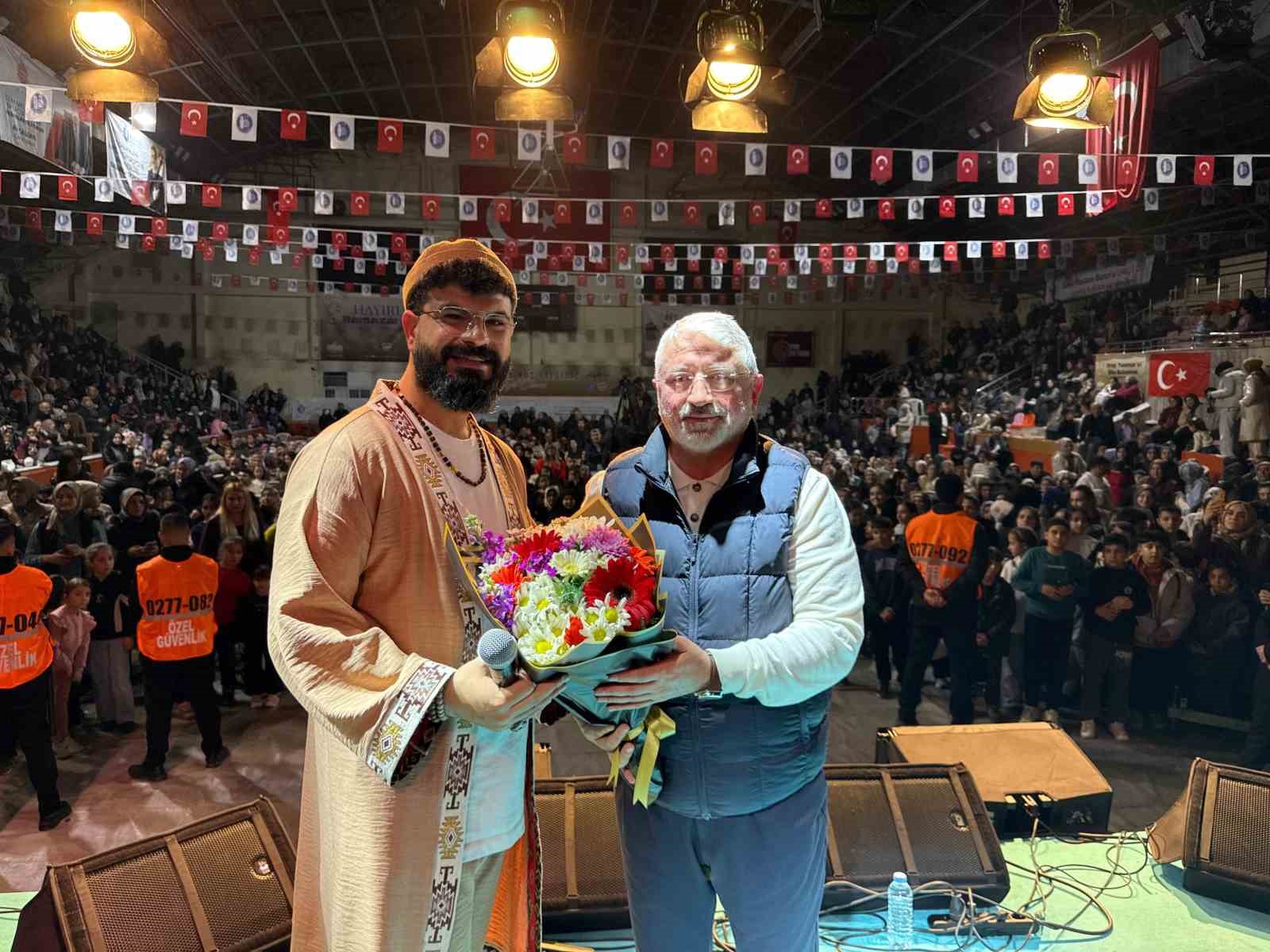 Çorum’da binlerce kişi ilahi ve ezgilerle golu gecede bir araya geldi
