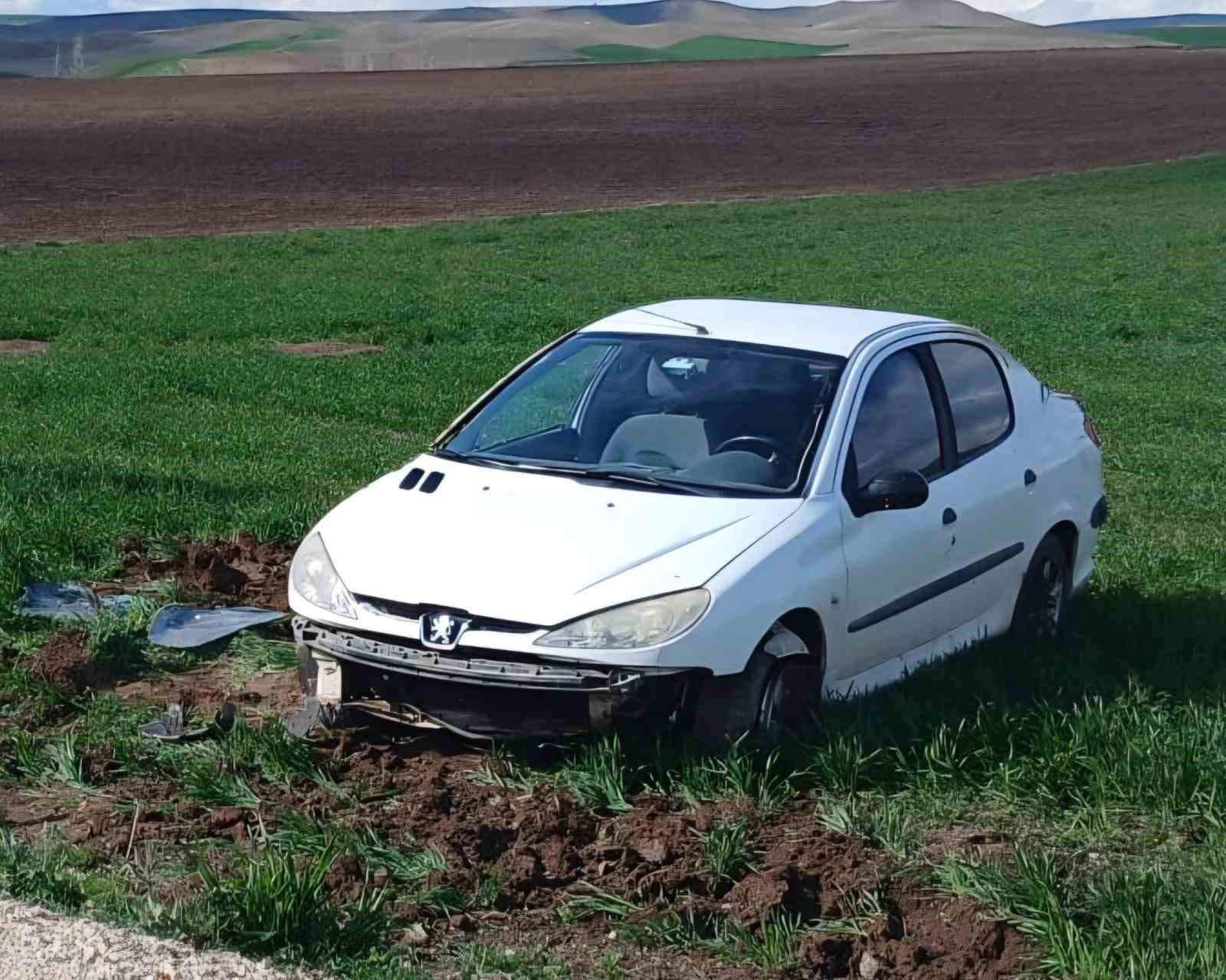 Çorum’da devrilen otomobilin sürücüsü yaralandı
