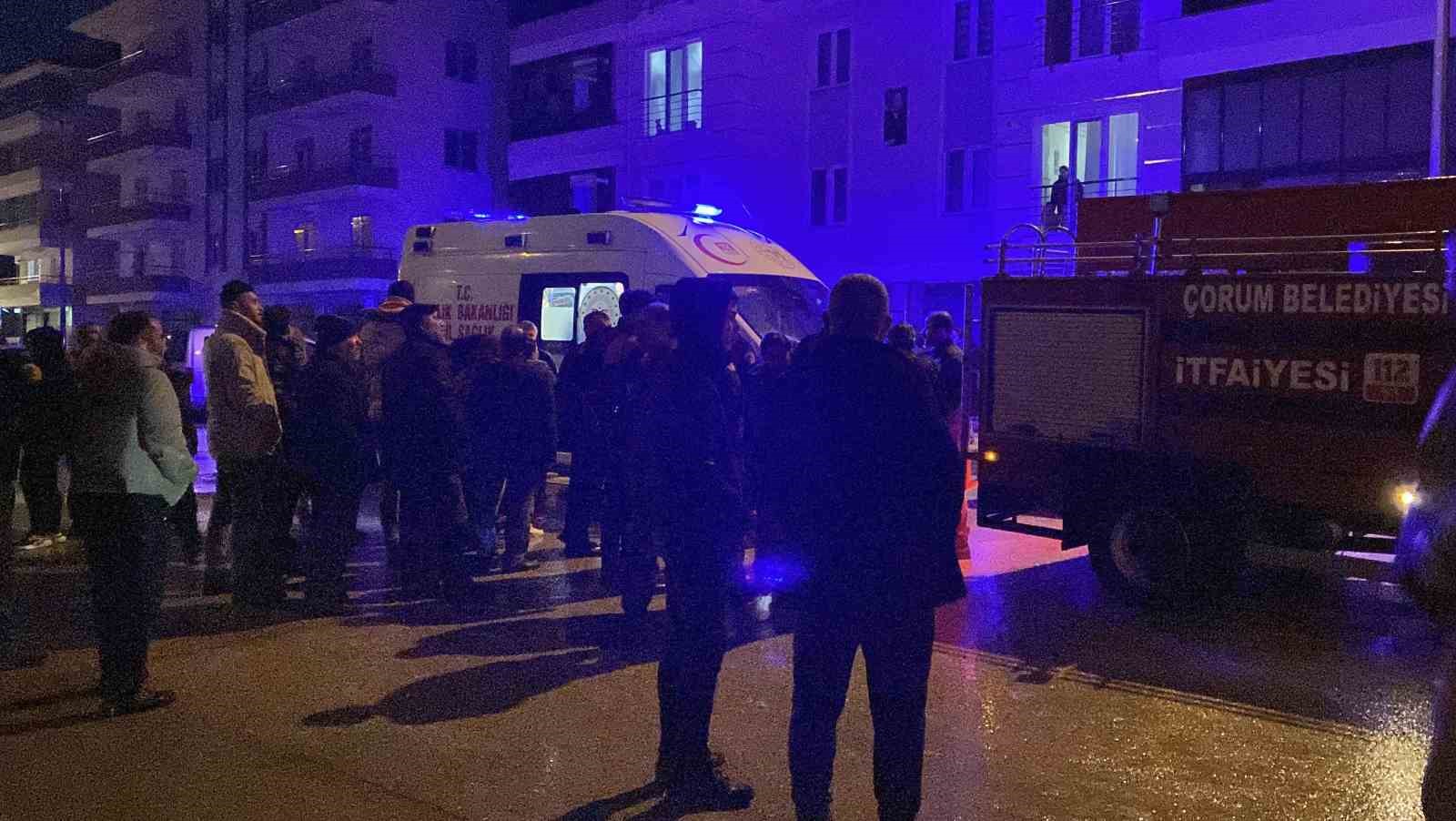 Çorum’da ev yangını: Mahsur kalan aileyi itfaiye kurtardı
