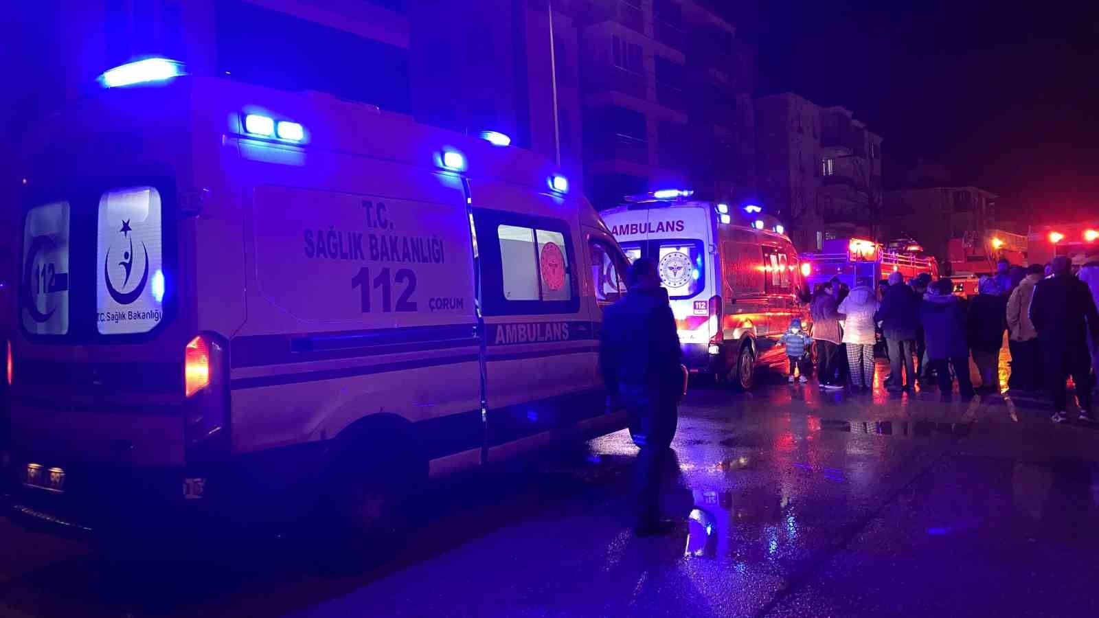 Çorum’da ev yangını: Mahsur kalan aileyi itfaiye kurtardı
