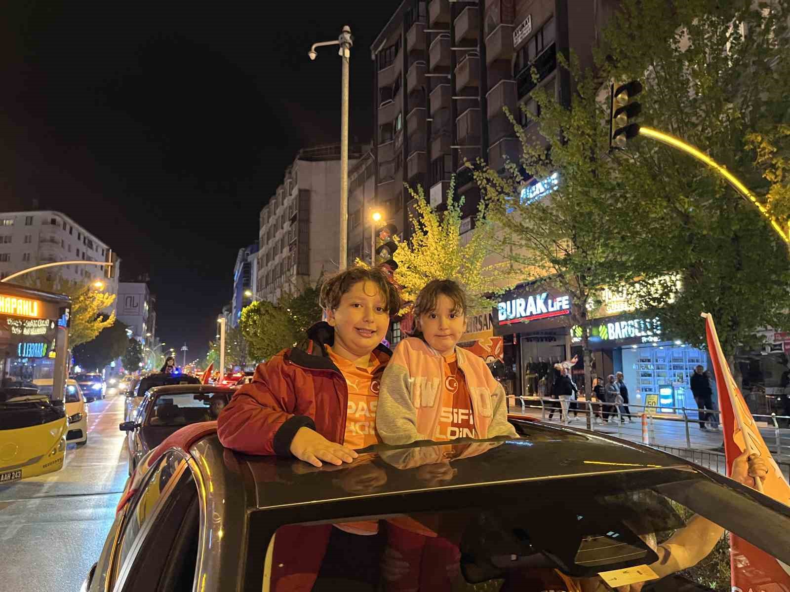 Çorum’da Galatasaray taraftarları derbi galibiyetini kutladı
