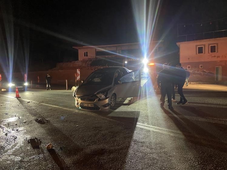 Çorum’da iki otomobil çarpıştı: 6 yaralı
