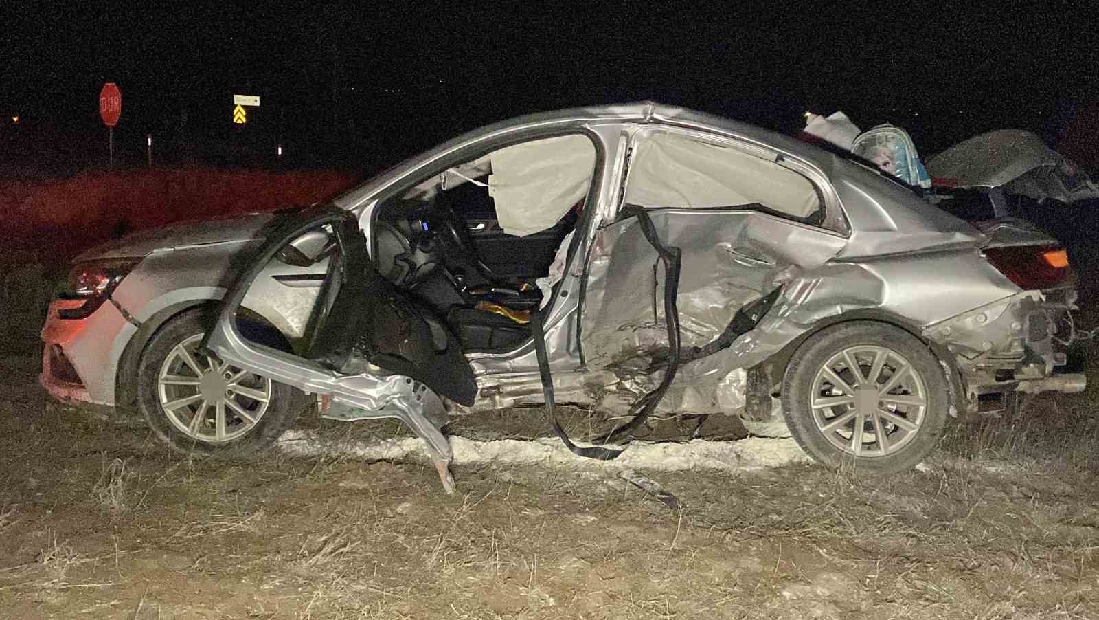 Çorum’da iki otomobil çarpıştı: 8 yaralı
