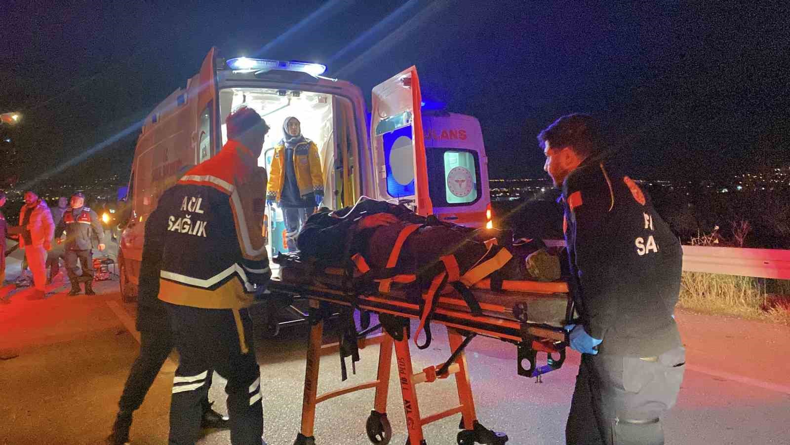 Çorum’da iki otomobil çarpıştı: 8 yaralı
