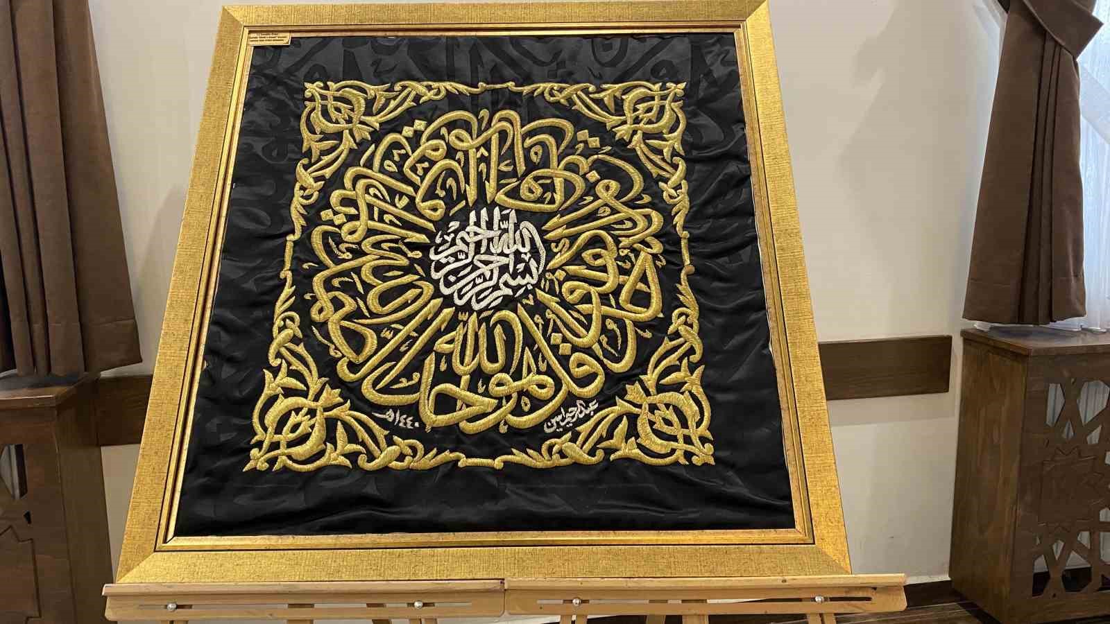 Çorum’da Kadir Gecesi’nde kutsal emanetlere yoğun ilgi
Çorum’da Kadir Gecesi’nde kutsal emanetlere yoğun ilgi