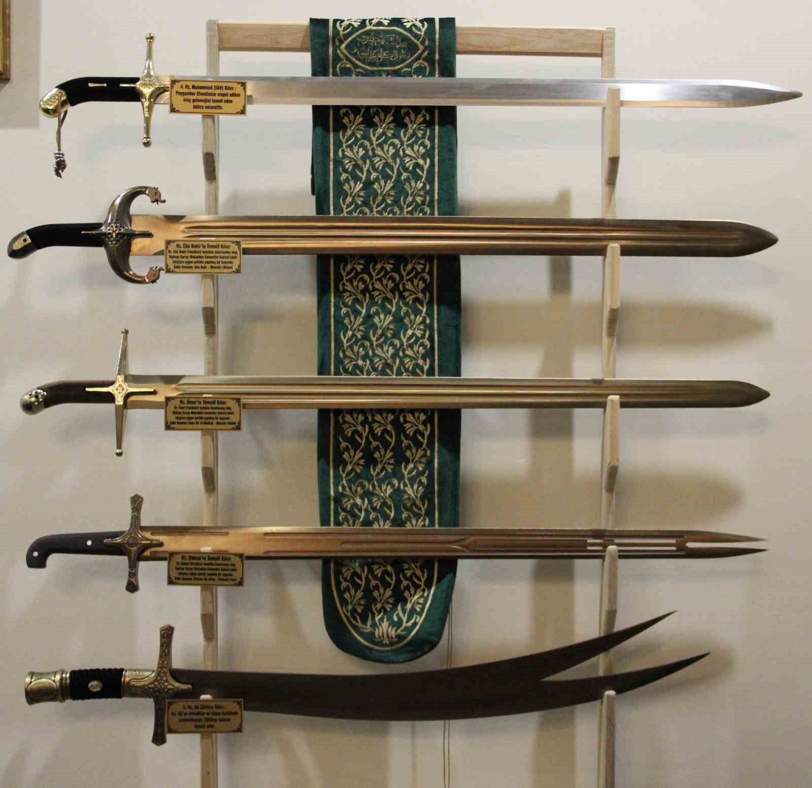 Çorum’da Kadir Gecesi’nde kutsal emanetlere yoğun ilgi
Çorum’da Kadir Gecesi’nde kutsal emanetlere yoğun ilgi