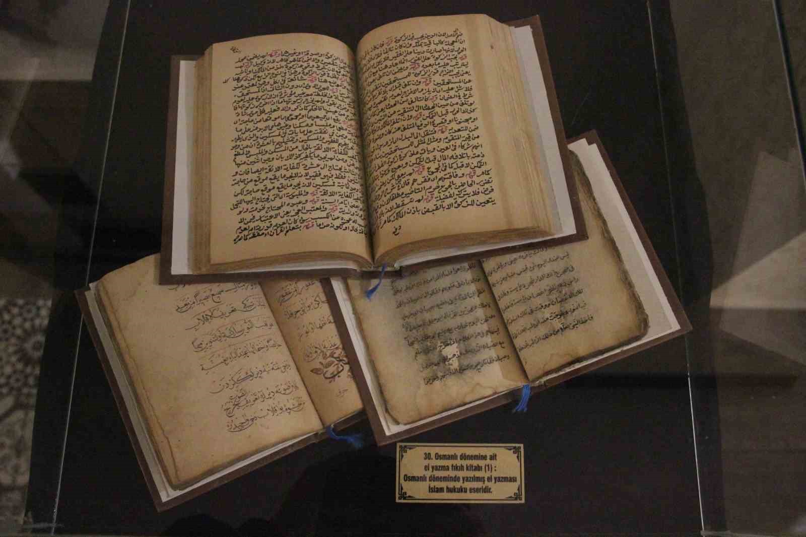 Çorum’da Kadir Gecesi’nde kutsal emanetlere yoğun ilgi
Çorum’da Kadir Gecesi’nde kutsal emanetlere yoğun ilgi