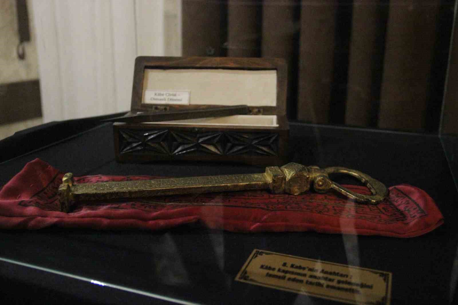 Çorum’da Kadir Gecesi’nde kutsal emanetlere yoğun ilgi
Çorum’da Kadir Gecesi’nde kutsal emanetlere yoğun ilgi