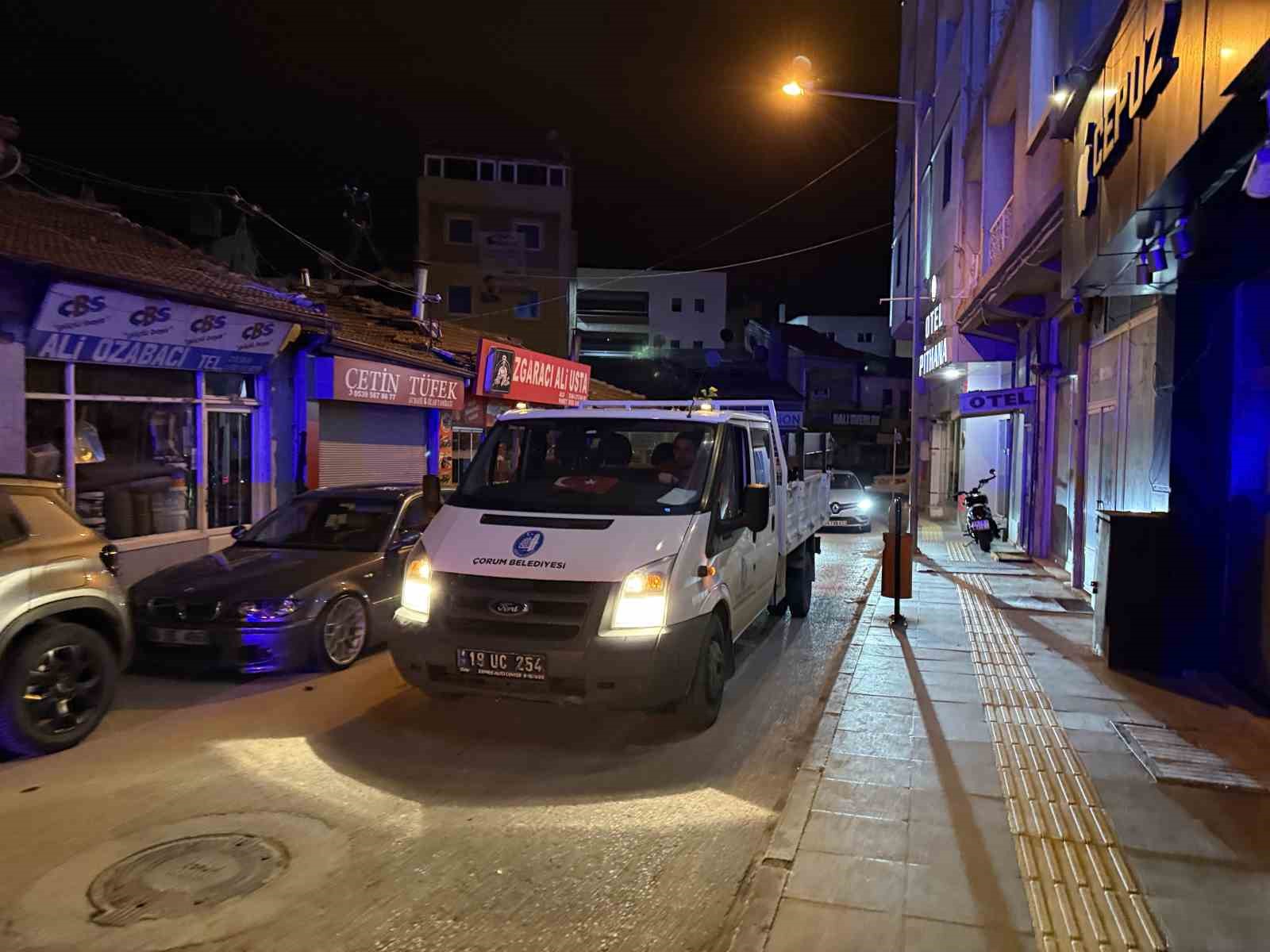 Çorum’da kaldırım işgaline gece denetimi

