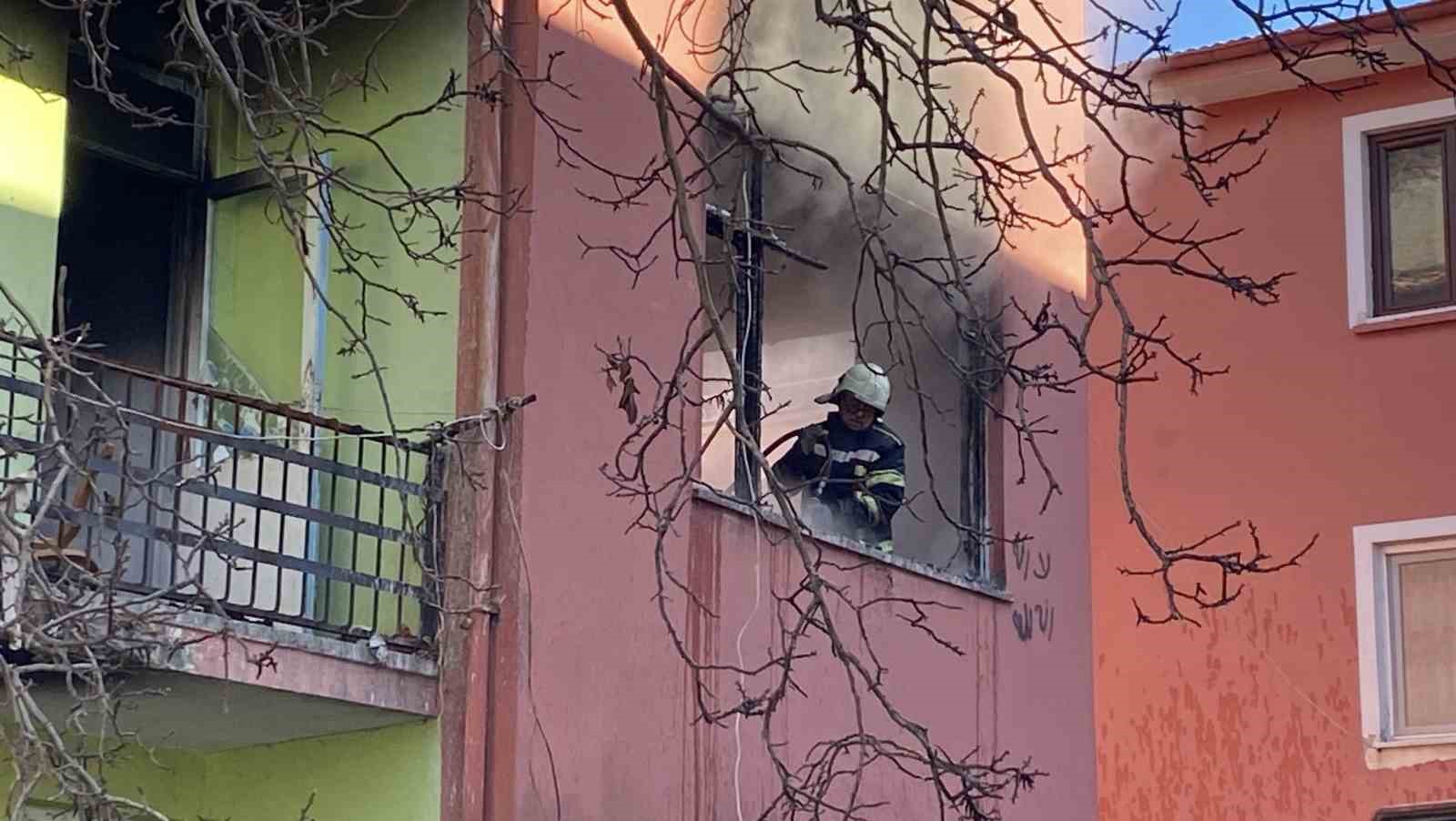 Çorum’da metruk binada korkutan yangın
