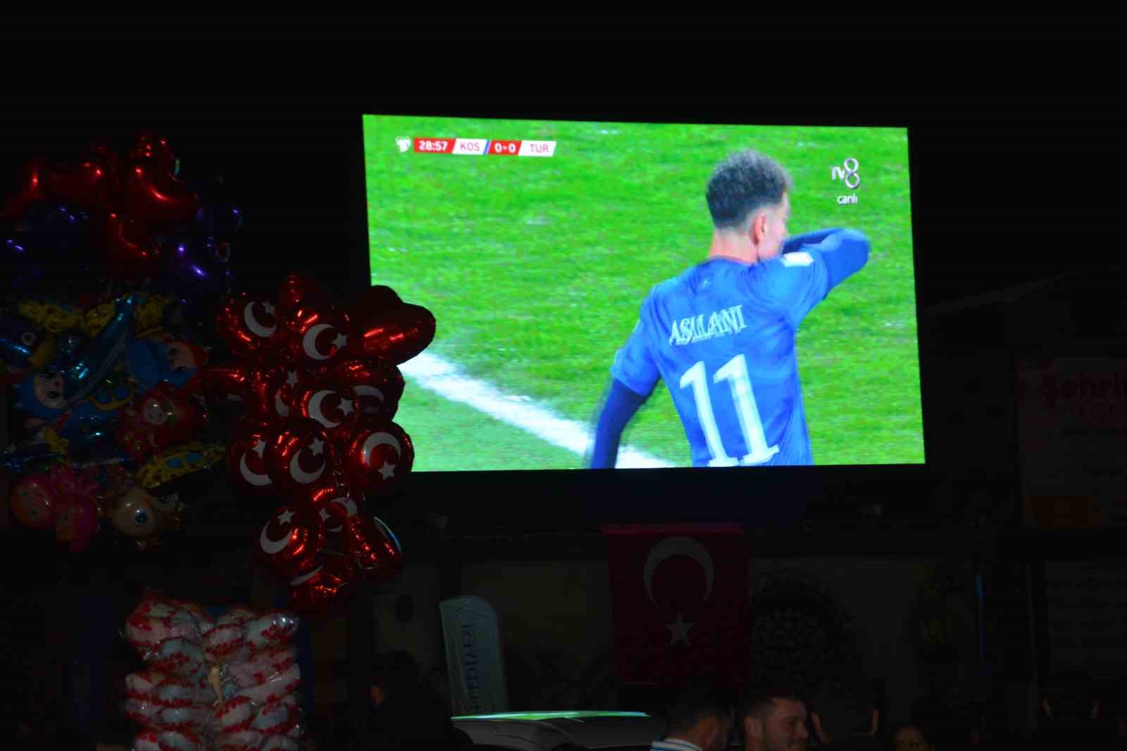 Çorum’da milli maç coşkusu kent meydanında yaşandı
