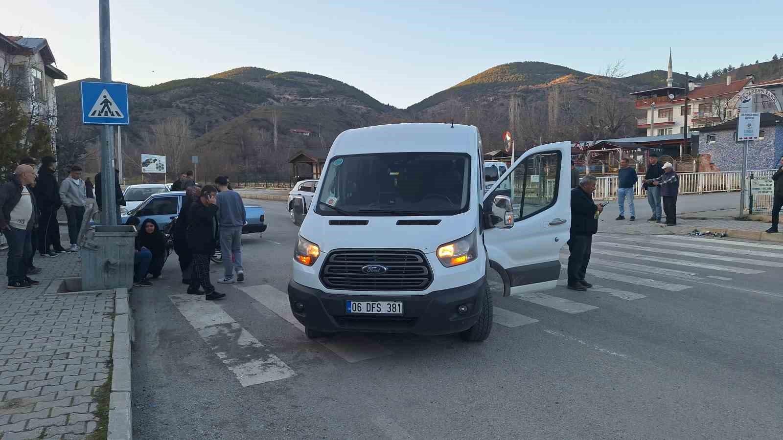 Çorum’da minibüs ile motosiklet çarpıştı: 1 yaralı
