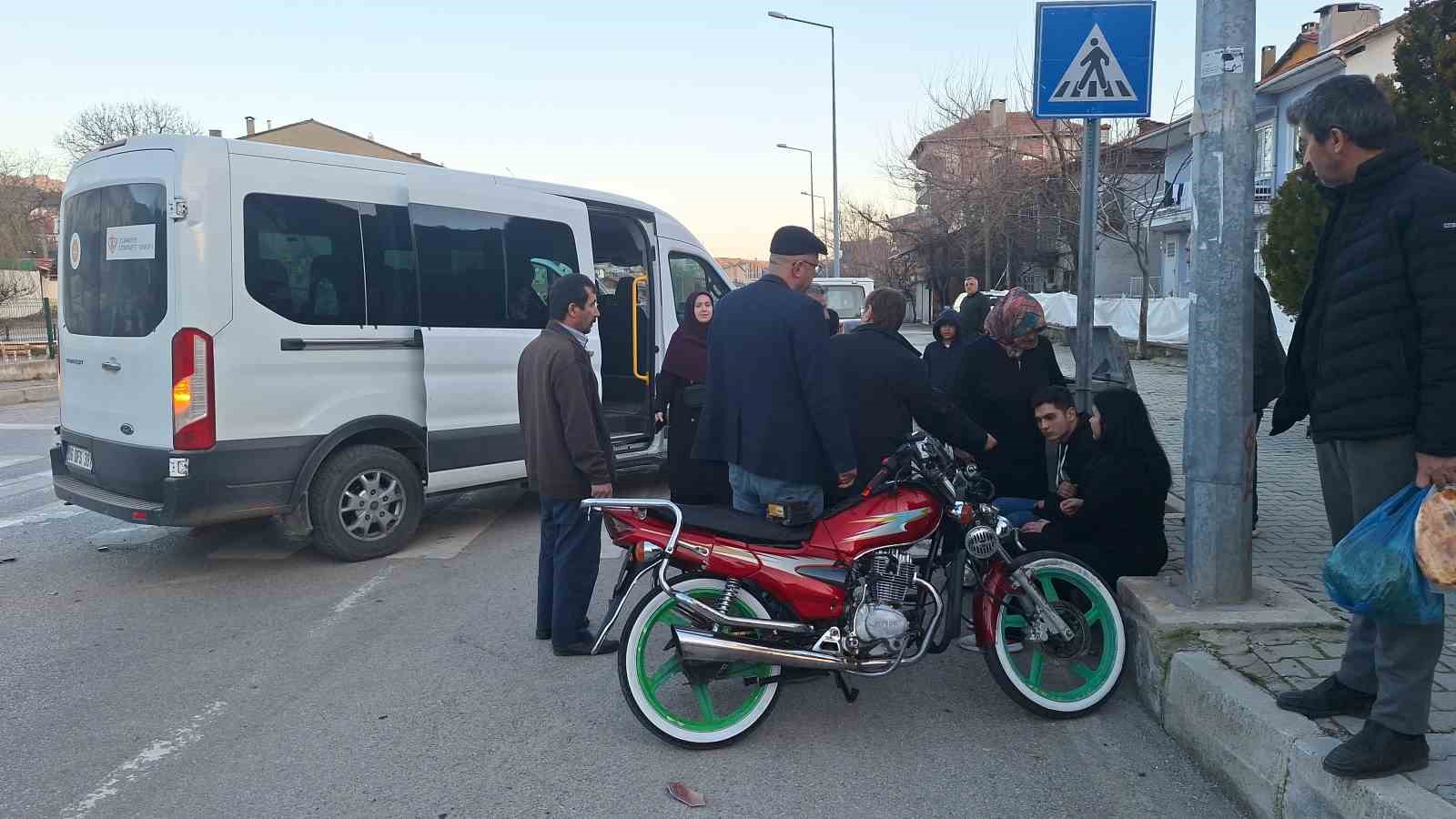 Çorum’da minibüs ile motosiklet çarpıştı: 1 yaralı
