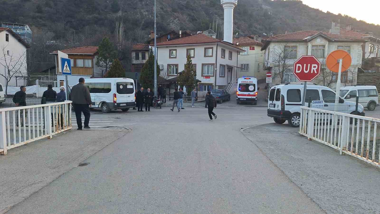 Çorum’da minibüs ile motosiklet çarpıştı: 1 yaralı
