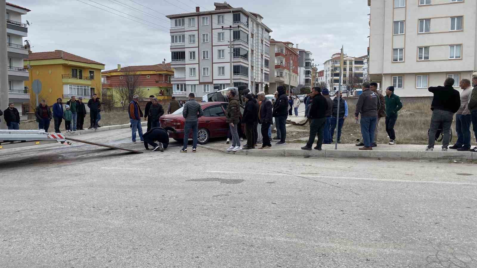Çorum’da minibüs ile otomobil çarpıştı: 5 yaralı
