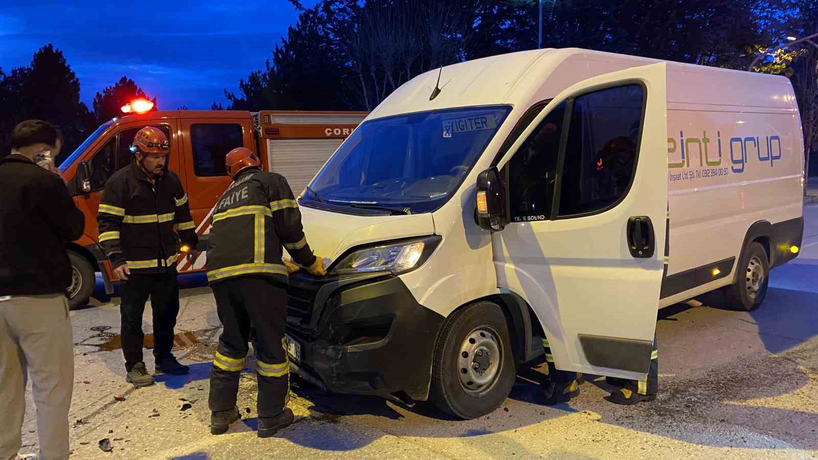 Çorum’da minibüsle çarpışan cip yan yattı: 1 yaralı
