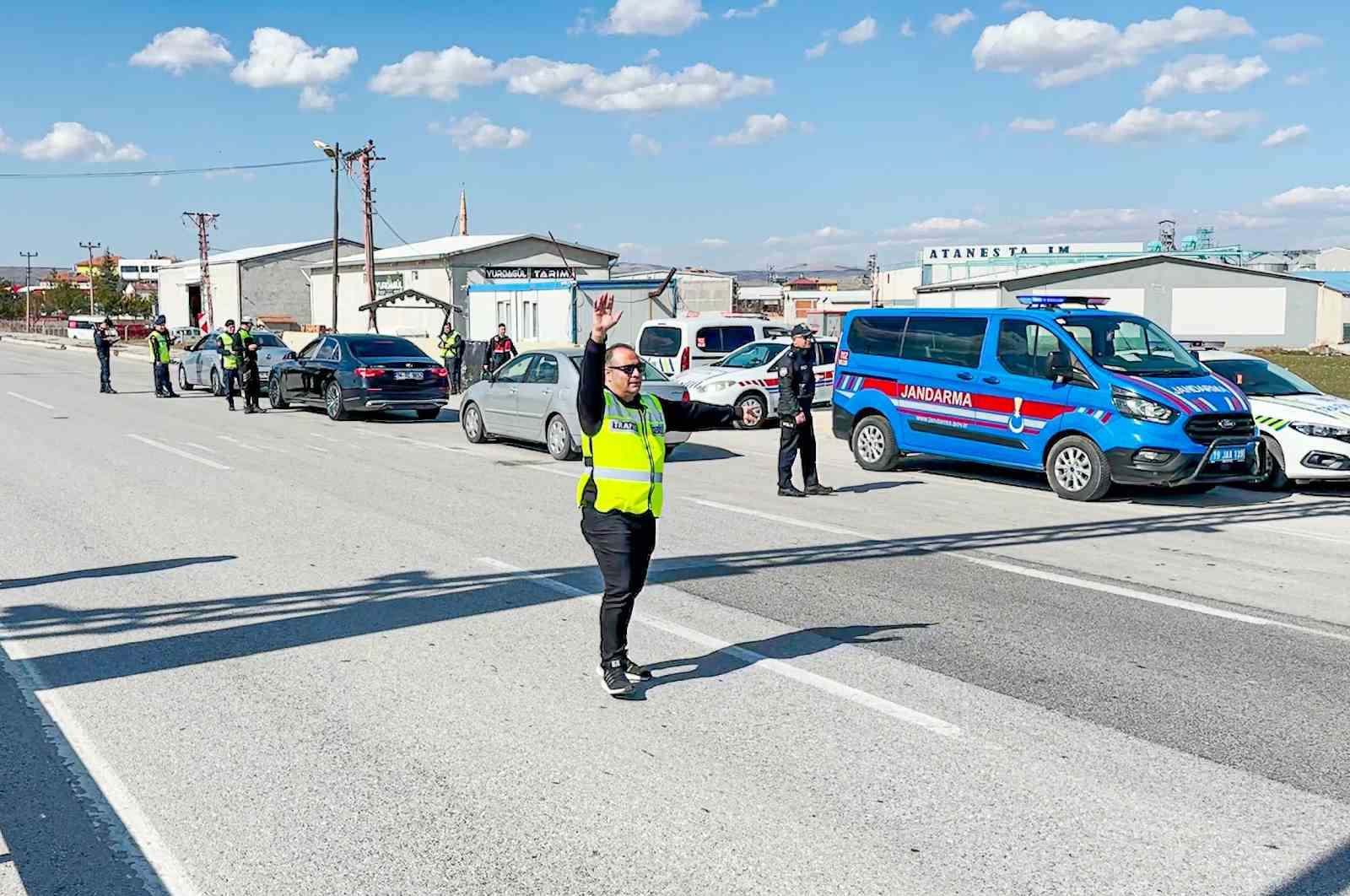 Çorum’da polis ekipleri bayram öncesi denetimlerini arttırdı
