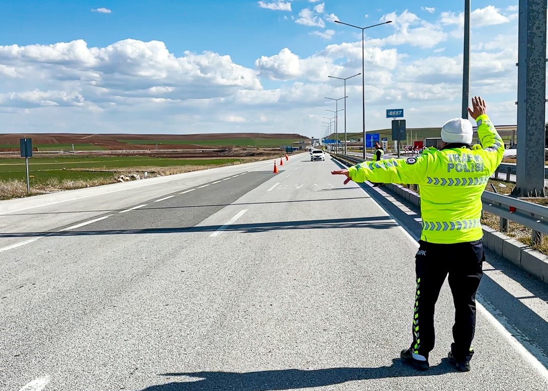 Çorum’da polis ekipleri bayram öncesi denetimlerini arttırdı
