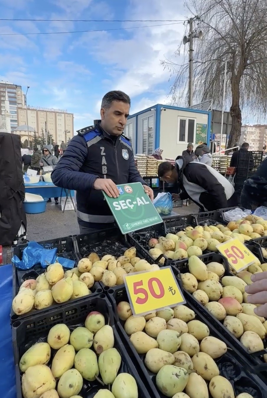 Çorum’da semt pazarlarında "seç-al" dönemi başladı
Çorum’da semt pazarlarında "seç-al" dönemi başladı