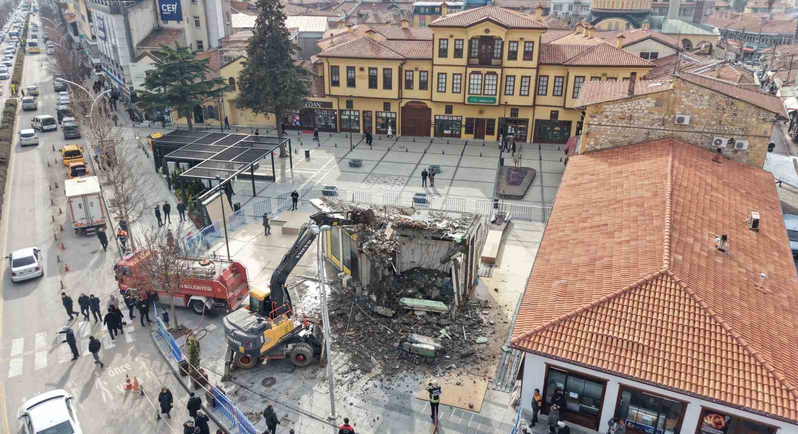 Çorum’da son binanın da yıkılmasıyla tarihi silüet gün yüzüne çıktı
Çorum’da son binanın da yıkılmasıyla tarihi silüet gün yüzüne çıktı