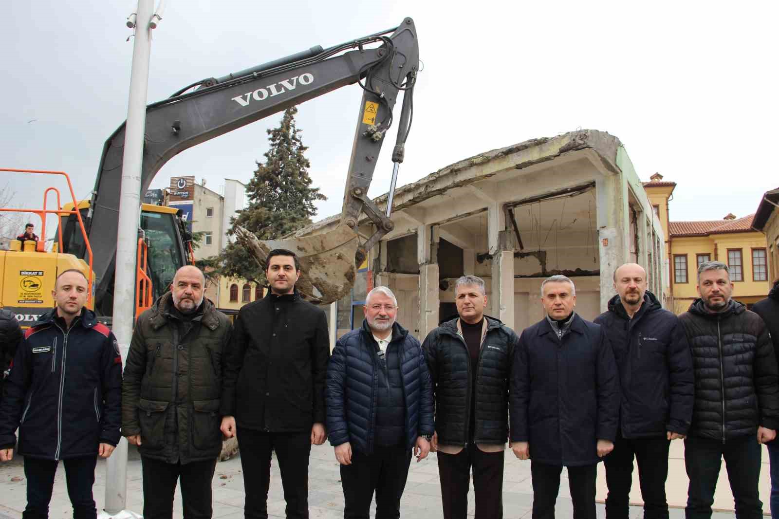 Çorum’da son binanın da yıkılmasıyla tarihi silüet gün yüzüne çıktı
Çorum’da son binanın da yıkılmasıyla tarihi silüet gün yüzüne çıktı