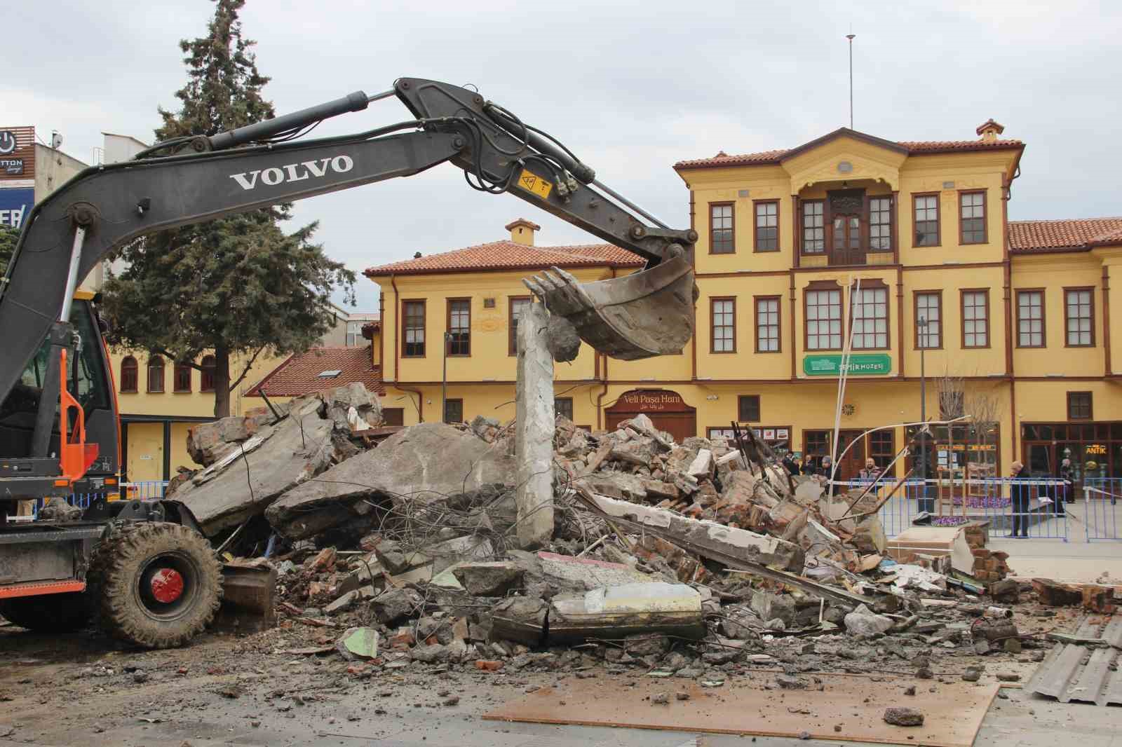 Çorum’da son binanın da yıkılmasıyla tarihi silüet gün yüzüne çıktı
Çorum’da son binanın da yıkılmasıyla tarihi silüet gün yüzüne çıktı