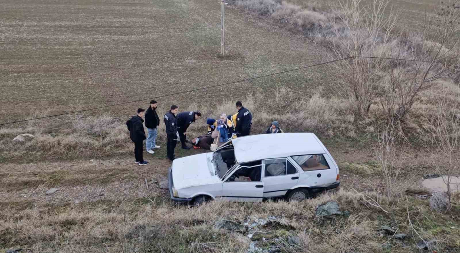 Çorum’da Tofaş şarampole uçtu: 3 yaralı
