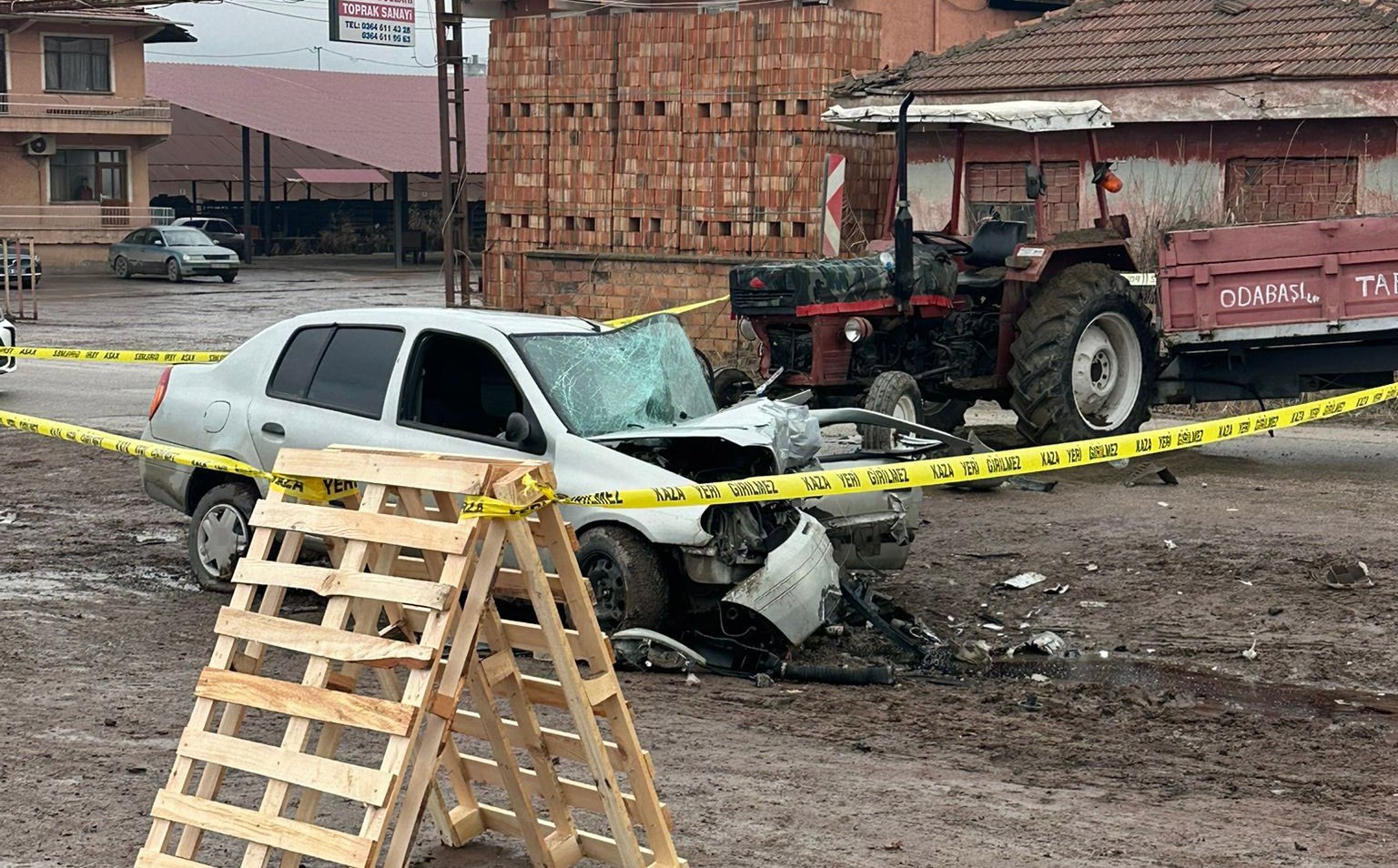 Çorum’da traktör otomobille çarpıştı: 1 ölü, 2 yaralı
