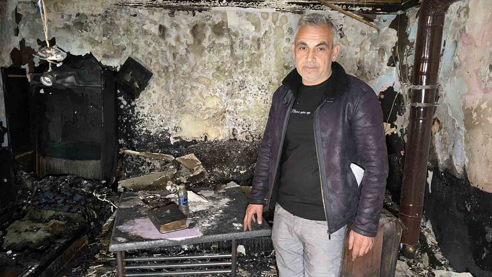 Çorum’da yanan gecekonduda Kur’an-ı Kerim meali zarar görmedi
