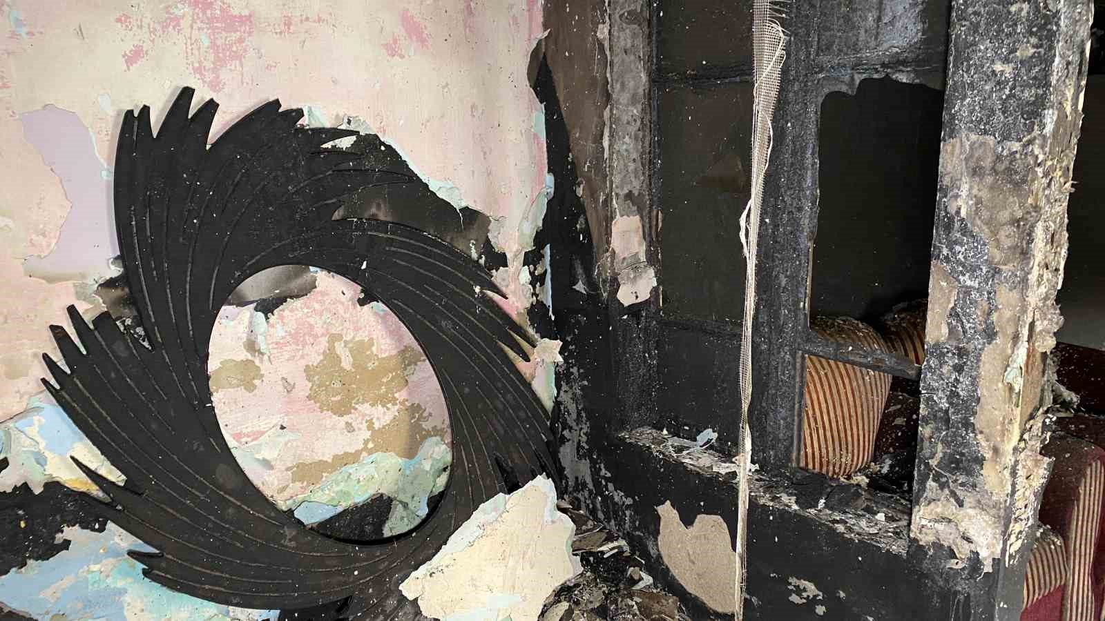 Çorum’da yanan gecekonduda Kur’an-ı Kerim meali zarar görmedi
