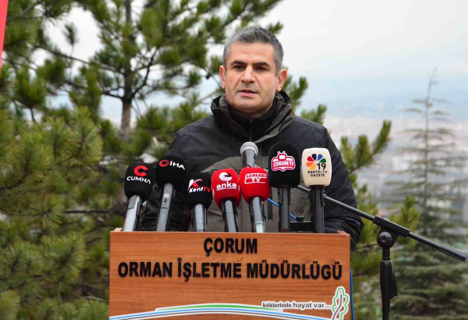 Çorum’da yüzlerce fidan toprakla buluştu
Çorum’da yüzlerce fidan toprakla buluştu