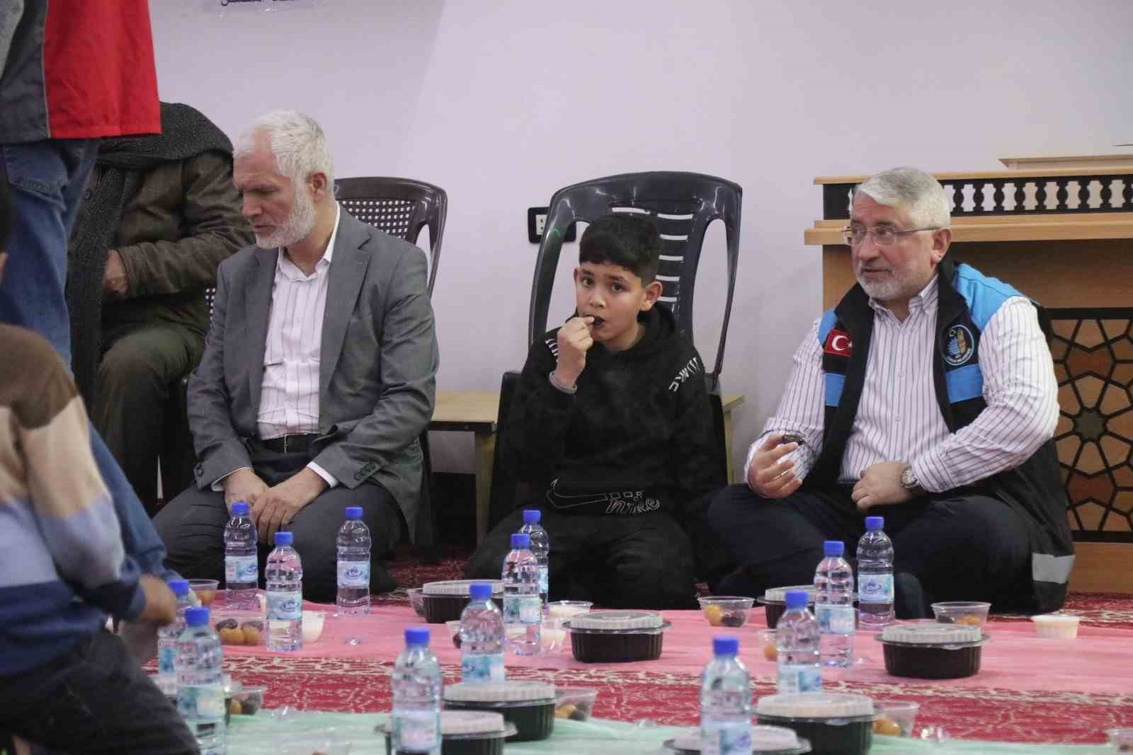 Çorum’dan Suriye’ye gönül köprüsü: Savaşta zarar gören camide günde yüzlerce kişi iftar sofrasında buluşuyor
