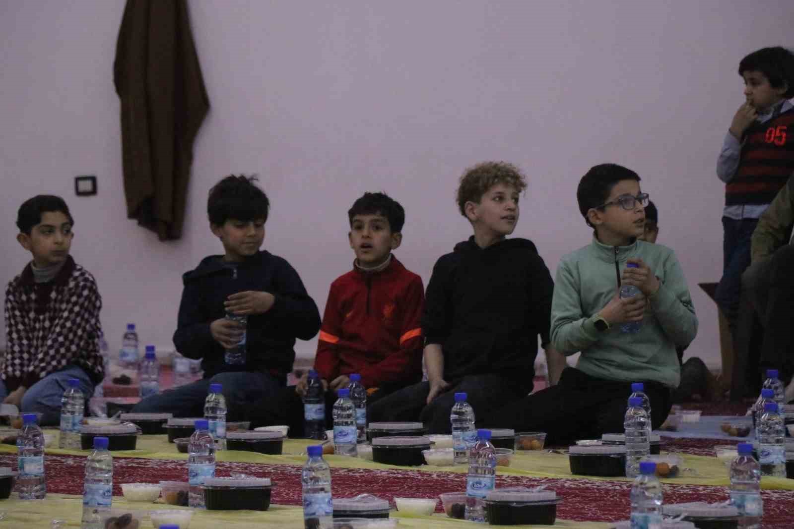 Çorum’dan Suriye’ye gönül köprüsü: Savaşta zarar gören camide günde yüzlerce kişi iftar sofrasında buluşuyor
