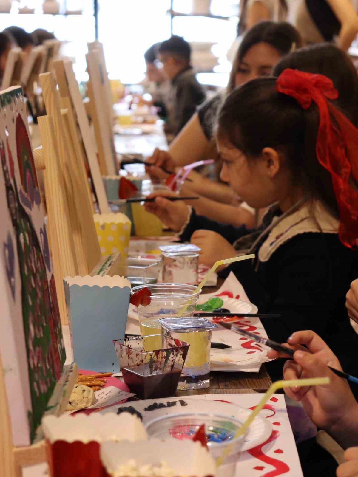 Coşkunöz Holding’de geleneksel resim şenliği coşkusu
