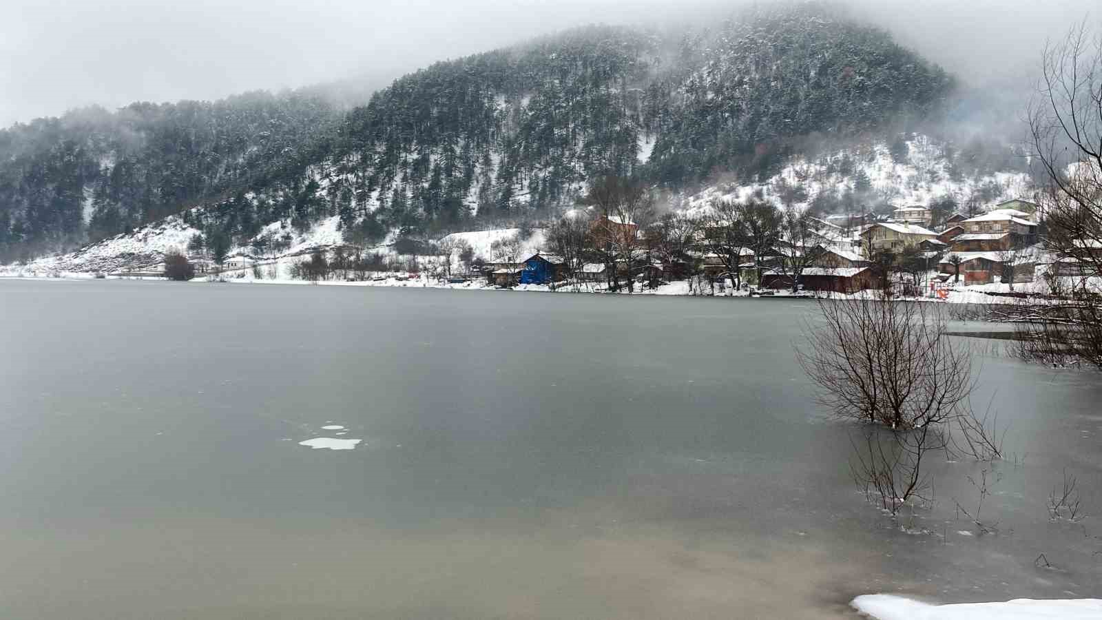 Çubuk gölü buz tuttu
