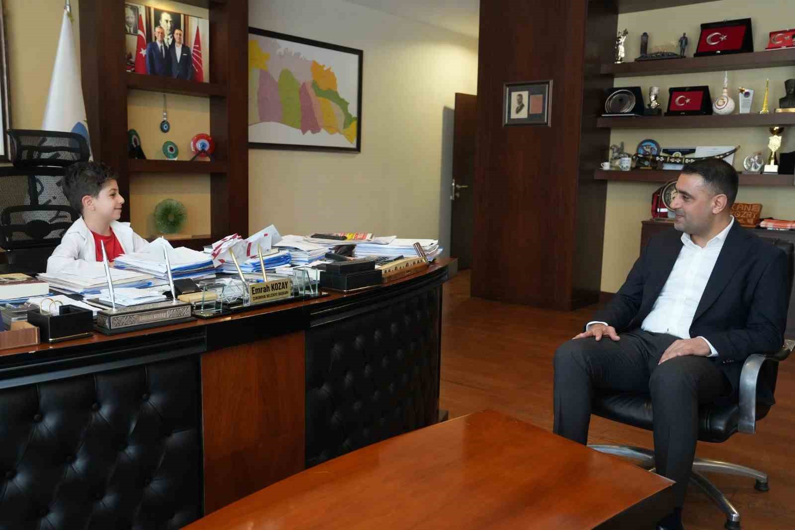 Çukurova Belediye Başkanı Kozay, makam koltuğunu çocuklara devretti
