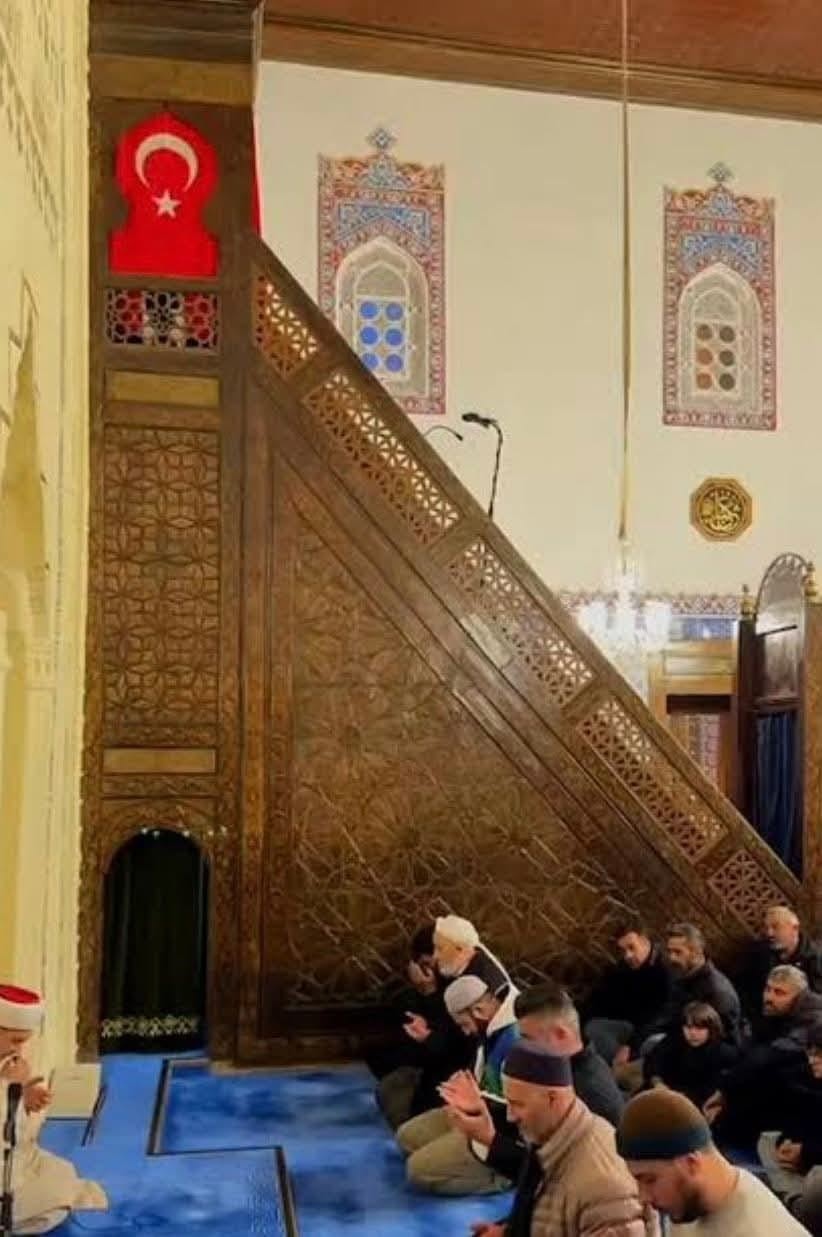 Cuma hutbesinde ’Minberler bayrakla süslensin’ teklifi
