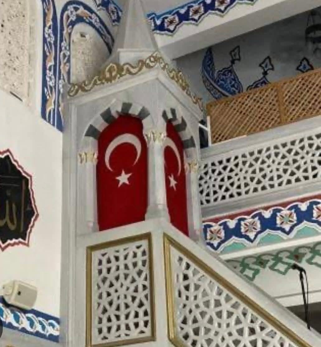 Cuma hutbesinde ’Minberler bayrakla süslensin’ teklifi
